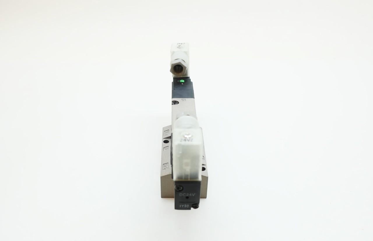 Ckd 4KB240-08-L-DC24V 0.2-0.7pma 24v-dc 1/4in Npt Solenoid Valve