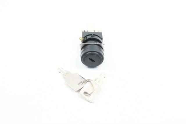 IDEC LW-C1 2 POS SELECTOR SWITCH 125V-AC 30V-DC