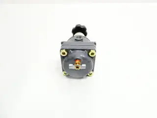 FISHER 67CFR/283 PNEUMATIC REGULATOR 30-60PSI 250PSI 1/4IN NPT