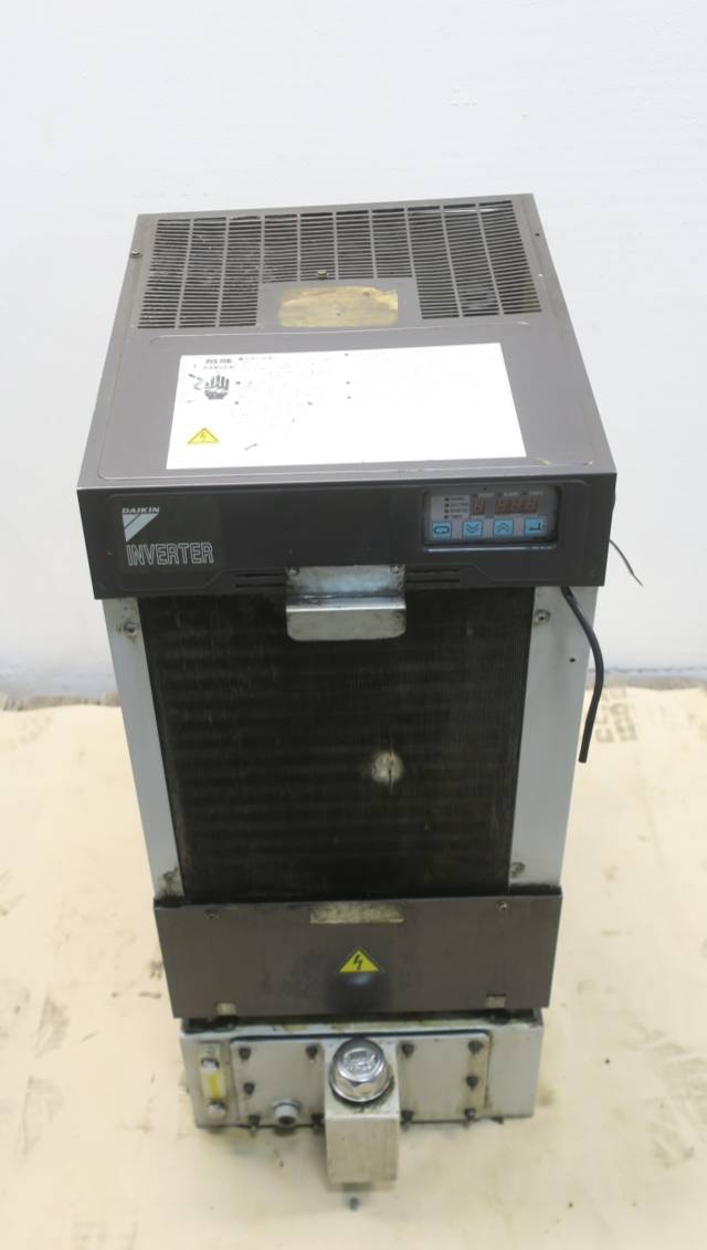 DAIKIN AKZ148T OIL COOLING UNIT 3PH 1.33KVA 3200VAC 3.9A D588102