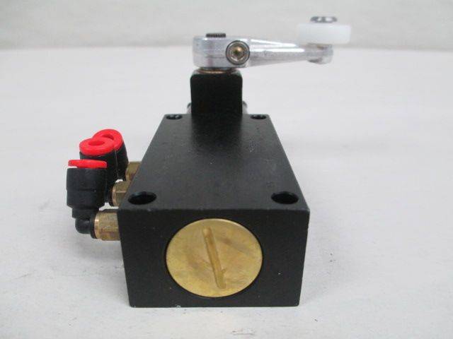 Clippard Cs 1046 Pneumatic Air Limit Switch Valve Nc 3 Way D215698 1918