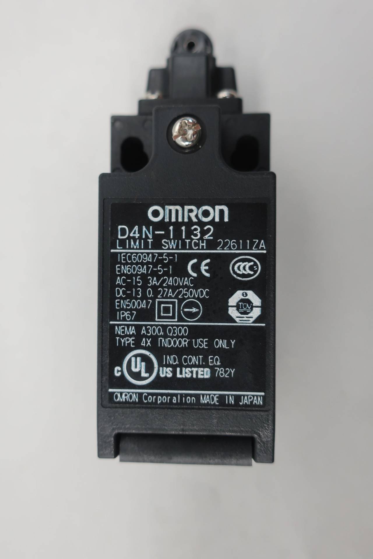 H● Omron D4N-1132 Limit Switch D4N1132,New. 