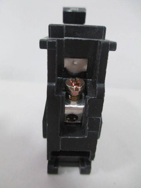 LOT 2 SIEMENS E82615 TYPE QP 1-POLE CIRCUIT BREAKER 120-240V-AC 20A D224220