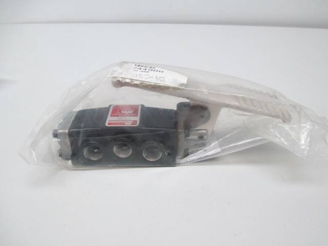 AAA PRODUCTS TY3G FOOT SWITCH 3/8 IN NPT PNEUMATIC VALVE D257144