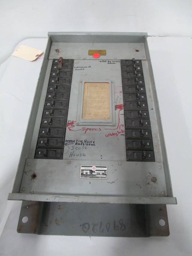 TRUMBULL 3PH 3P 100A AMP 120/208VAC CIRCUIT BREAKER PANEL BOARD D264597