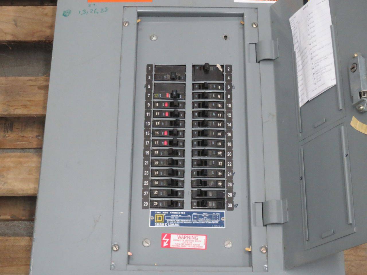 Square D Nqo 304 1 100a Amp 1 8 240v Ac Circuit Breaker Panel Board B