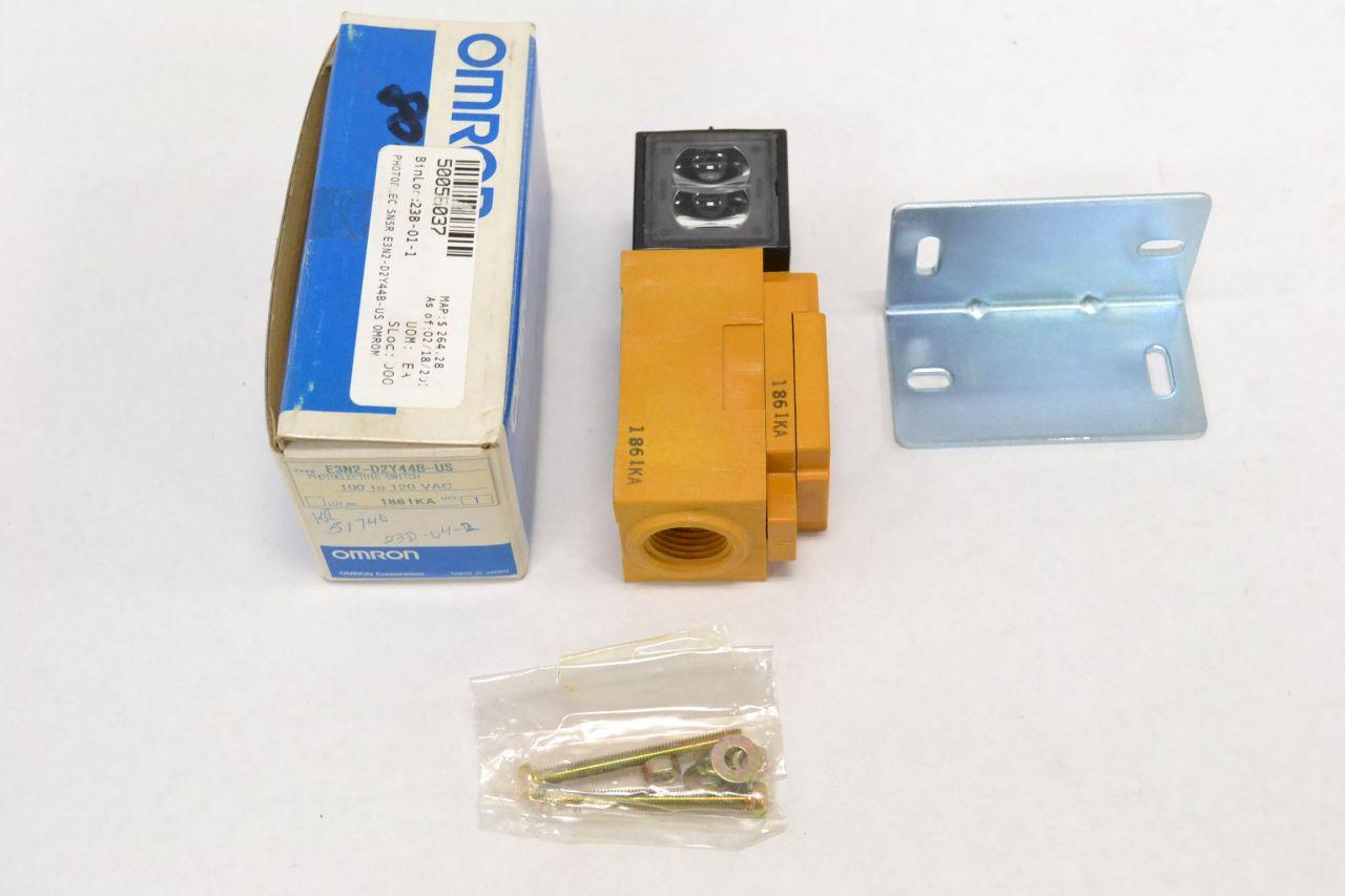 Omron E3N2-D2Y44B-US Photoelectric Switch 100-120v-ac 300ma B286173