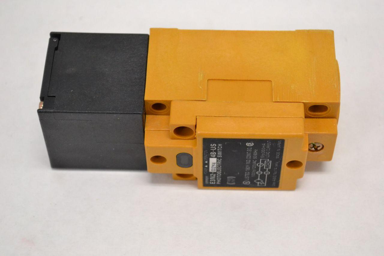 Omron E3N2-D2Y44B-US Photoelectric Switch 100-120v-ac 300ma B286173