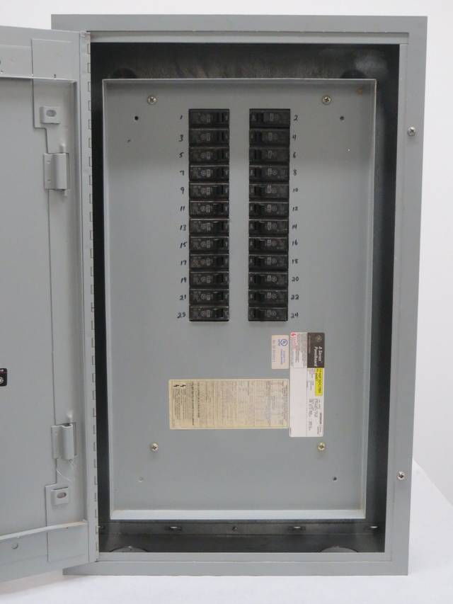 GENERAL ELECTRIC GE AQF3241MBX 125A 208/120V BREAKER DISTRIBUTION PANEL