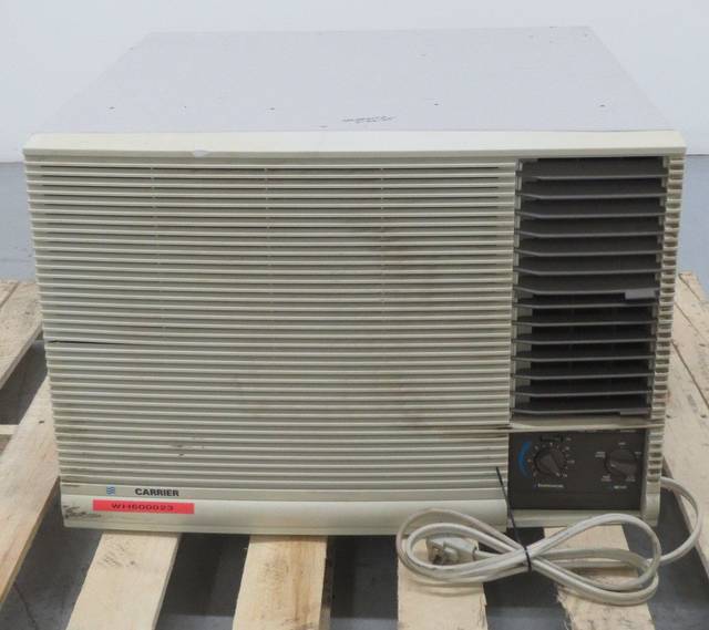 CARRIER XCD121D WH600023 12000BTU/HR WINDOW AIR CONDITIONER B299564