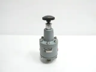MOORE 680 NULLMATIC M/F PNEUMATIC RELAY 1/4IN NPT