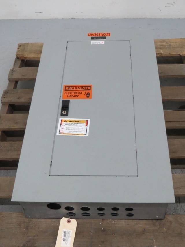 GENERAL ELECTRIC GE AQF3301ABX 125A BREAKER DISTRIBUTION PANEL B311639