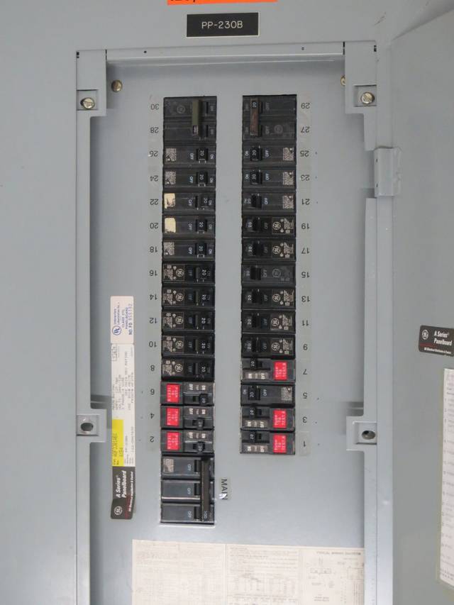 GENERAL ELECTRIC GE AQF3301ABX BREAKER 125A 208V DISTRIBUTION PANEL B311642