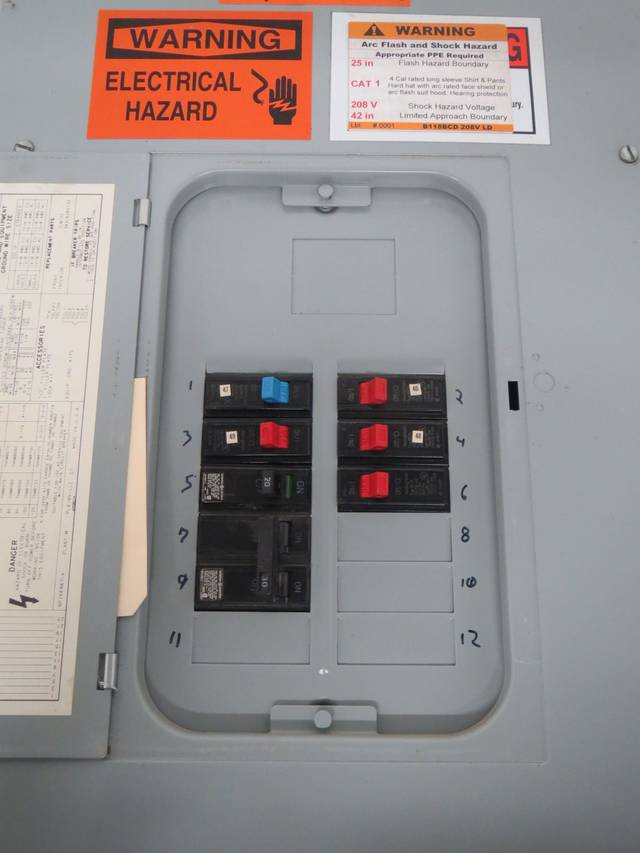 GENERAL ELECTRIC GE TLM1212C BREAKER 125A 120/208V DISTRIBUTION PANEL