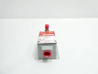 NAMCO 700-40100 SNAP-LOCK LIMIT SWITCH 125/250/480/600V-AC 125/250V-DC