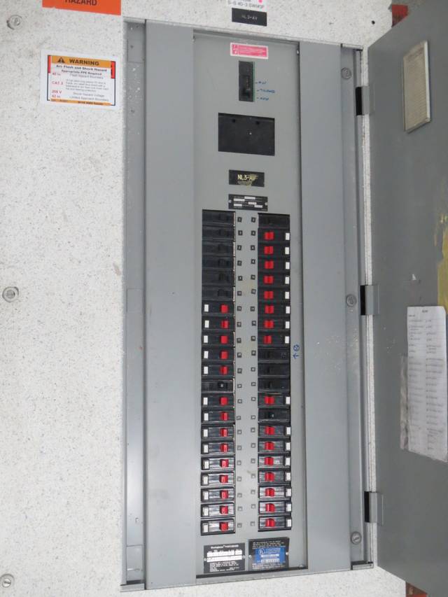 WESTINGHOUSE NA-70885ITG 100A AMP 120/208V-AC DISTRIBUTION PANEL B367013