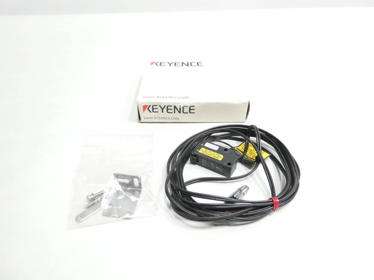 Keyence LV-H42 Digital Laser Sensor, Reflective Head, Area Type