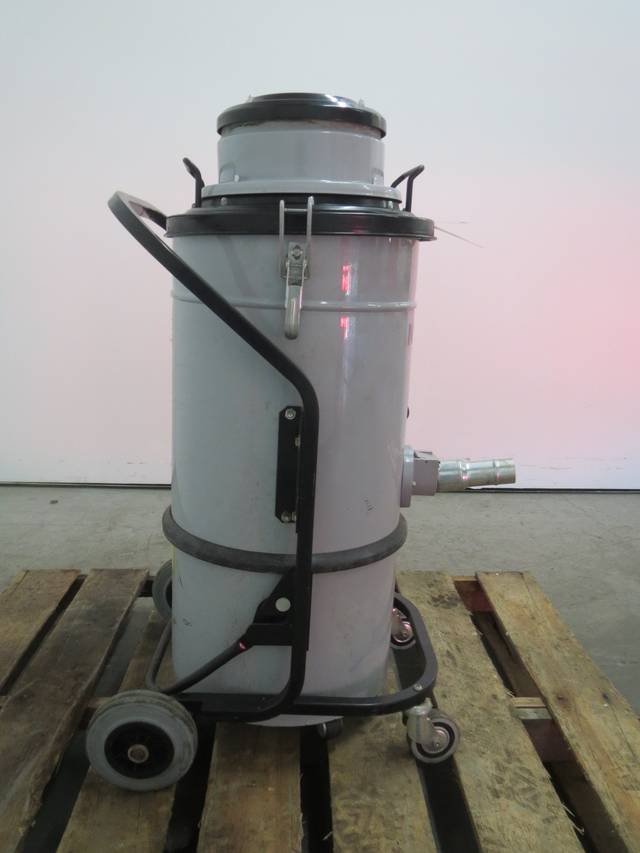 NILFISK 118 INDUSTRIAL CFM VACUUM CLEANER 97CFM B442441