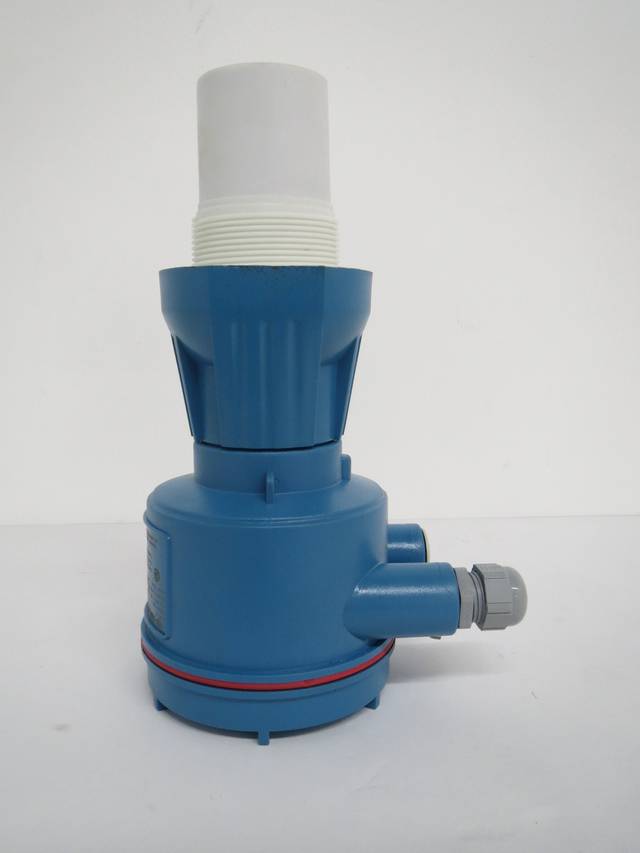 SIEMENS 7ML15103EE12 POINTEK ULS 200 ULTRASONIC LEVEL SWITCH SENSOR B443596