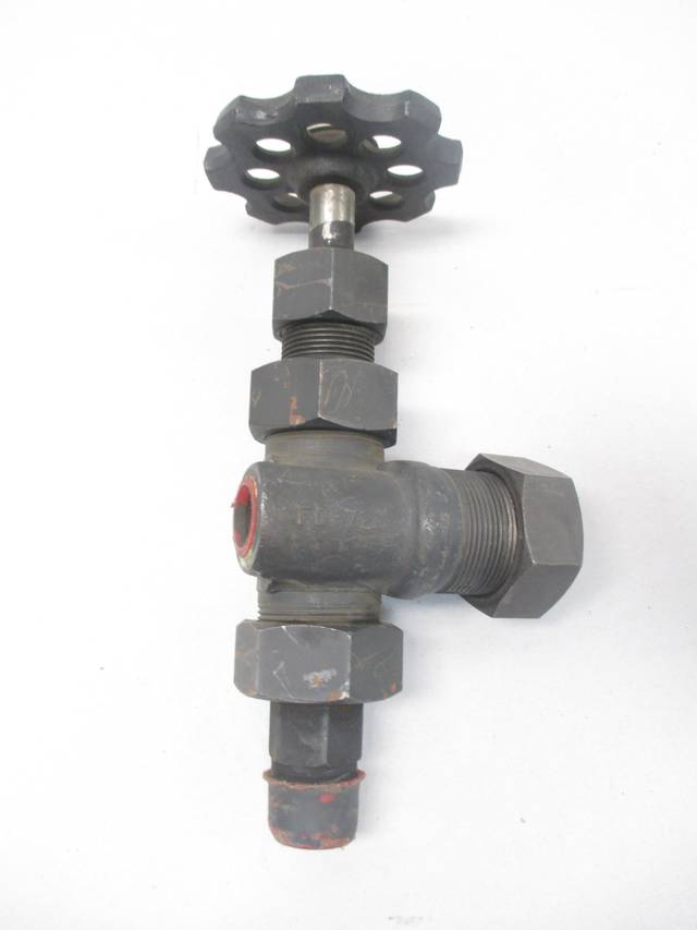 JERGUSON 56 TUBULAR 3/4X1/2IN NPT GAGE VALVE D455801