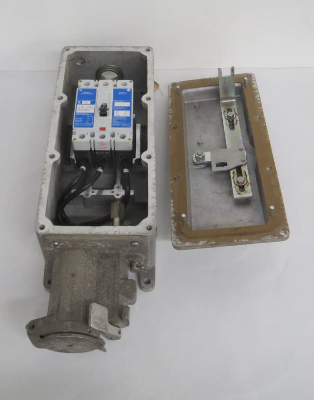 CROUSE HINDS DBR 56742 WT703 INTERLOCKING RECEPTACLE 70A BREAKER B469420