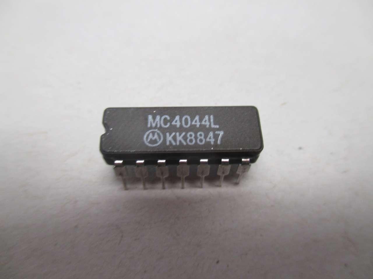 1 PC   MOTOROLA   MC4344L  Phase/Frequency Detector 14 Pin Ceramic DIP 