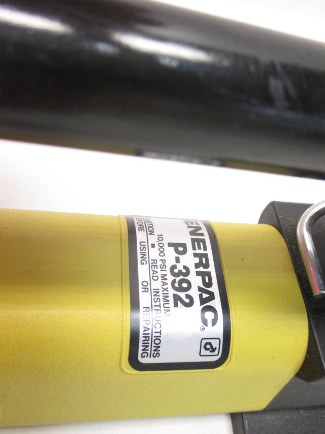 ENERPAC P392 MANUAL HYDRAULIC HAND PUMP ASSEMBLY D481114