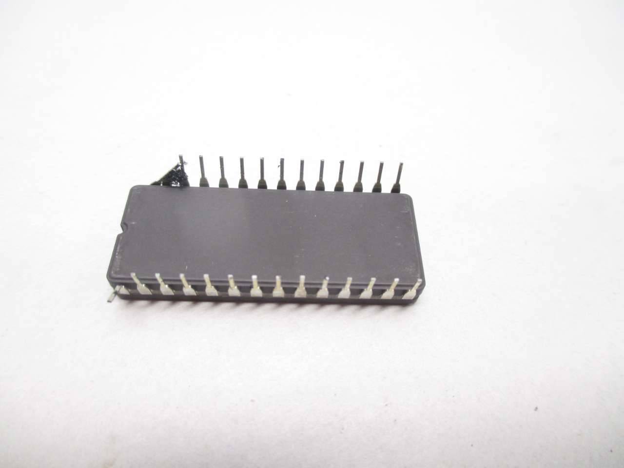 Fujitsu MBM2764-25 8Kx8-Bit 64K UV-EPROM Memory Ceramic IC DIP-28-Pin 250ns 21V