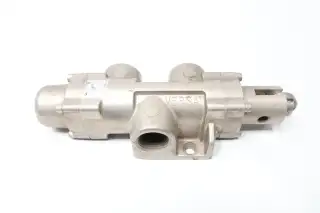 VERSA VCS-3702-M-167-223 PNEUMATIC DIRECTIONAL CONTROL VALVE 1IN NPT 200PSI