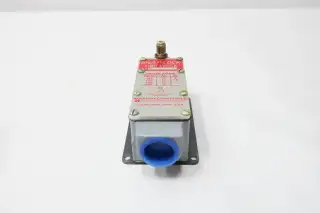 NAMCO EA700-50001 SNAP-LOCK LIMIT SWITCH 125/250/480/600V-AC 125/250V-DC