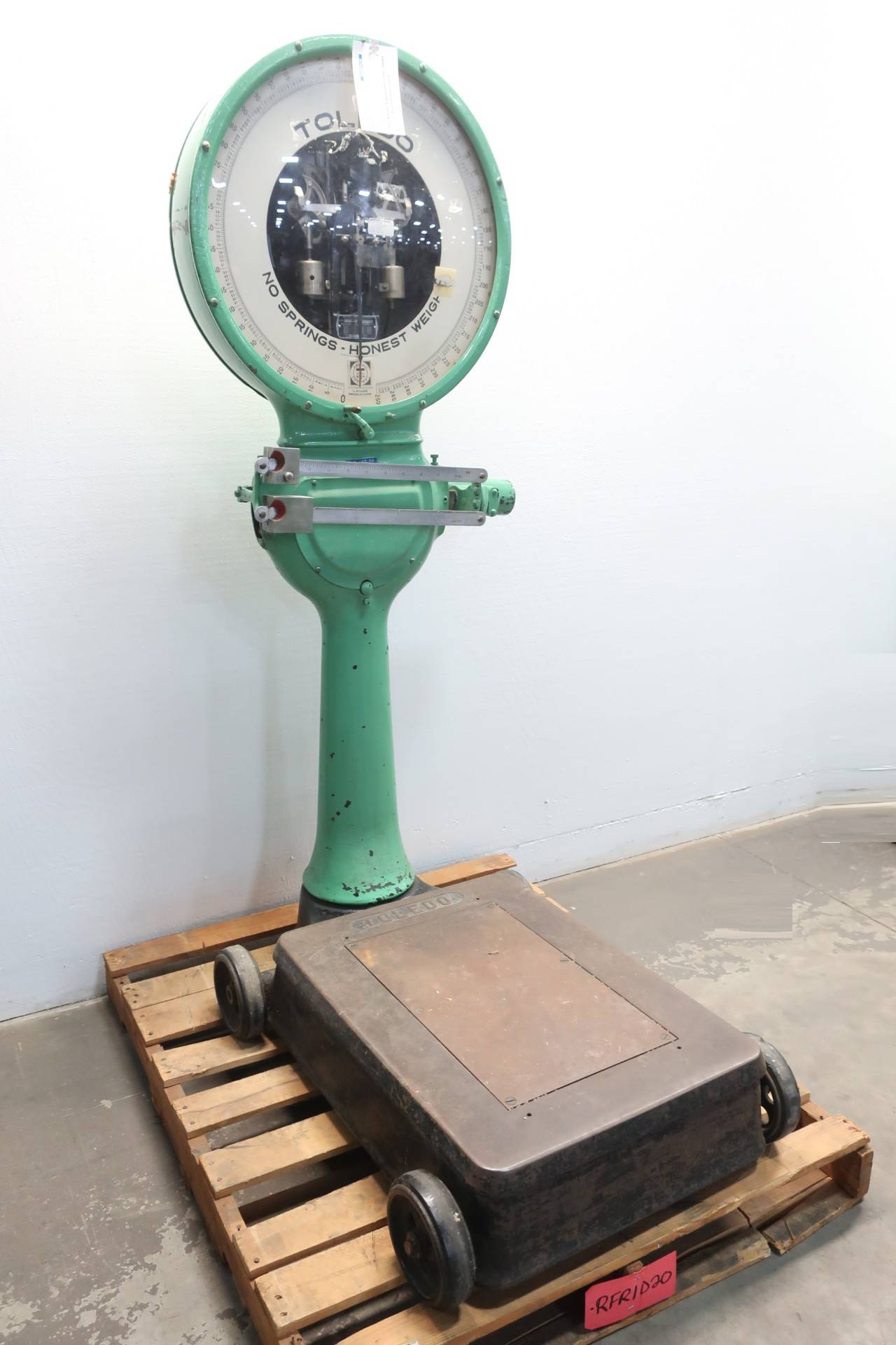 English Avery Toledo Autoleveler Gilt Bakers Confectionery Scale