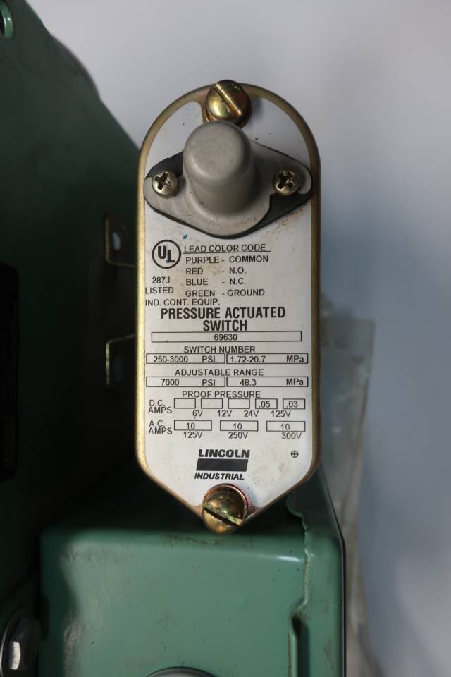 LINCOLN 1835 85520 CENTROMATIC ELECTROLUBER LUBRICATION SYSTEM 230VAC D601646