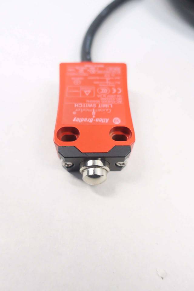ALLEN BRADLEY 440PNX6 GUARDMASTER COMPACT LIMIT SWITCH 6M SER A D528276