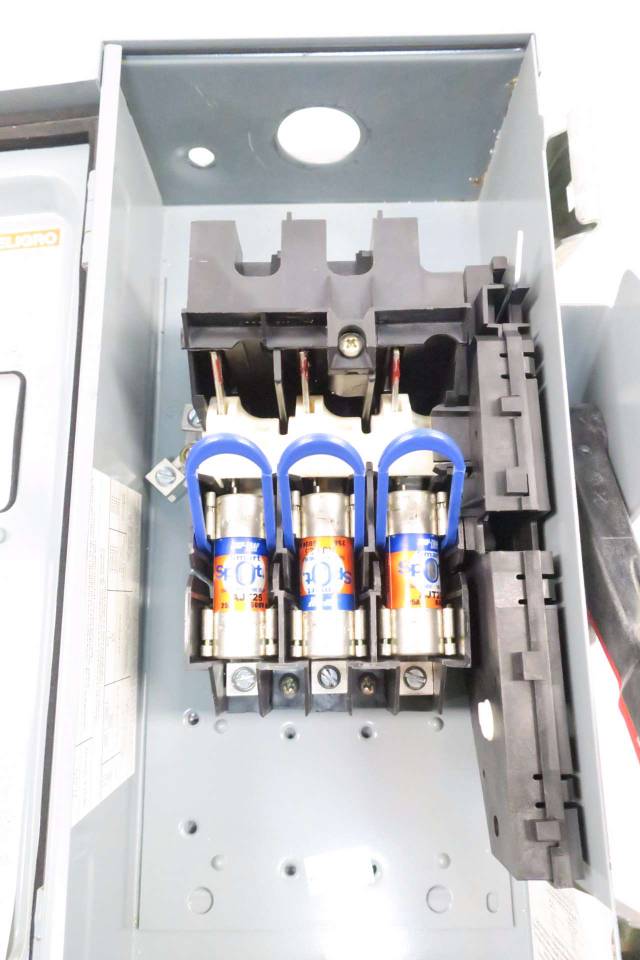 SQUARE D CH361AWK 30A AMP 600VAC 3P FUSIBLE DISCONNECT SWITCH D541378