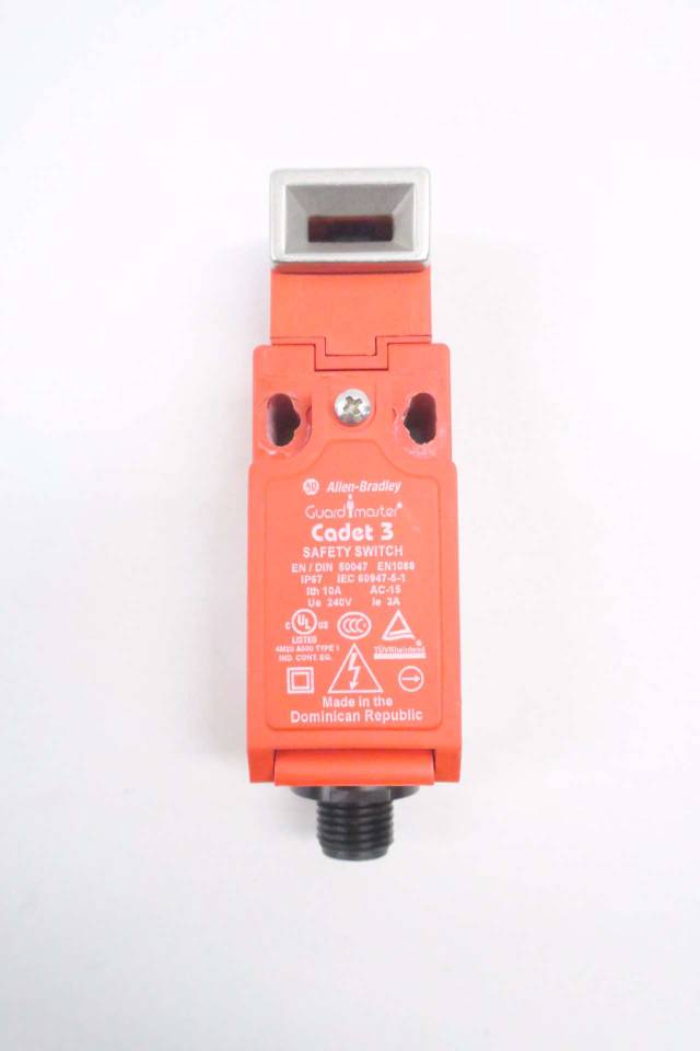 ALLEN BRADLEY 440KC21088 GUARD MASTER CADET 3 SAFETY SWITCH SER B D547746