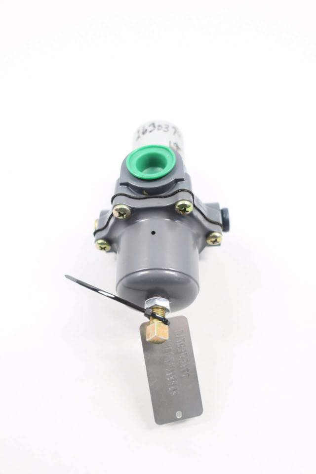 FISHER 167DA 125PSI 1/2 IN NPT PNEUMATIC SWITCHING VALVE D555815