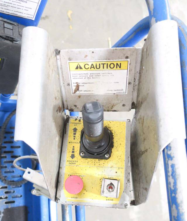 UPRIGHT MX15 65600000 21FT 550LBS MAX SCISSOR LIFT D561975