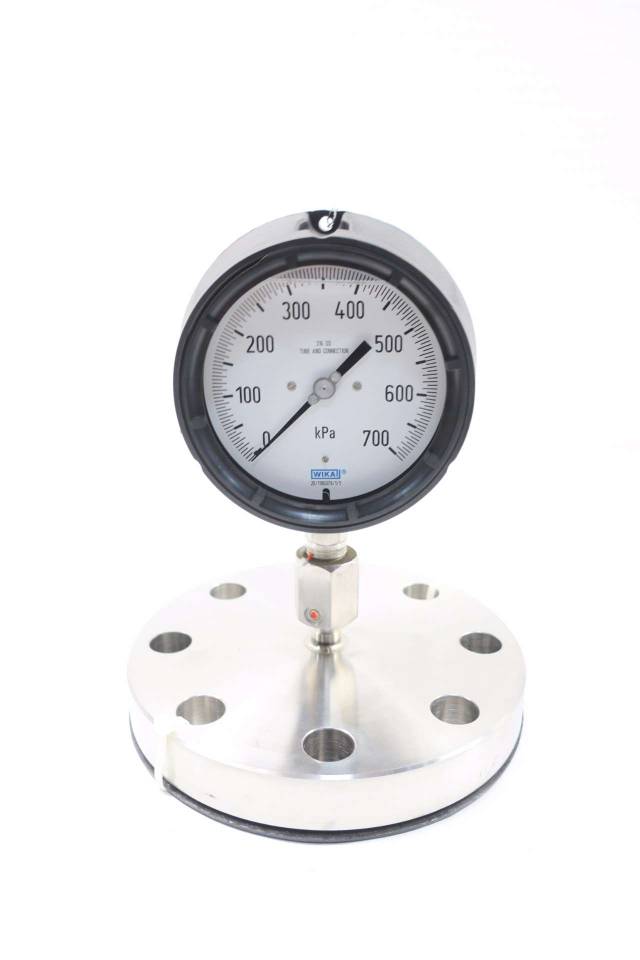 WIKA 316SS 0700KPA 41/2 IN PRESSURE GAUGE CL300 3IN FLANGE D575403