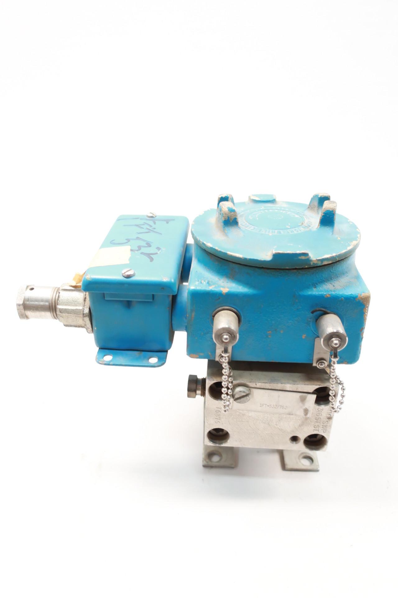 Details about   Itt Barton 752-590 Differential Pressure Transmitter 0-300in-h2o 12-70v-dc 