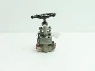 DSI 4221E16-18 MANUAL STAINLESS BUTT WELD GLOBE VALVE 1IN 800