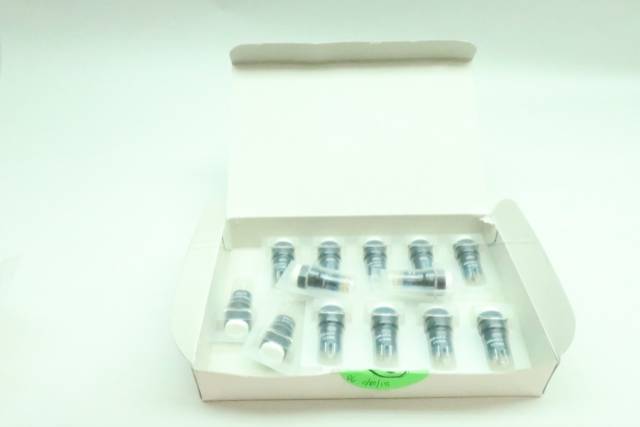 BOX OF 13 IDEC AB6M-A2P-W WHITE PUSHBUTTON 250V-AC