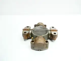 TWIN DISC J-310 ENGINE TO AXLE UNIVERSAL JOINT