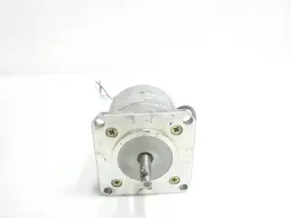 VEXTA C7028-925 ORIENTAL MOTOR SYNCHRONOUS MOTOR 72RPM 1/4IN 115V-AC