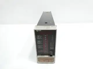 MOORE 15738-119 DIGITAL SINGLE LOOP CONTROLLER