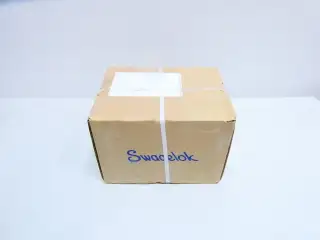 BOX OF 250 SWAGELOK SS-810-C STAINLESS CAP 1/2IN TUBE