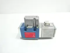 MOOG D661-431D-4 S55FYFMANVB0 HYDRAULIC SERVO VALVE 15V 210PSI