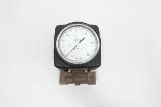 RCM INDUSTRIES 1/2-71-L-10 VARIABLE AREA FLOW METER 1.5-10GPM 1/2IN NPT