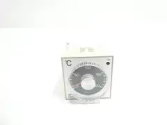 OMRON E5C2-R20K TEMPERATURE CONTROLLER 0-200C 250V-AC