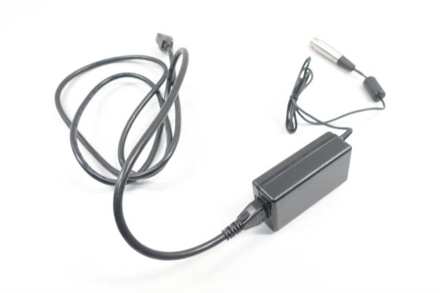 PHIHONG 91-54489 SWITCHING AC ADAPTER 100V-AC 2A AMP 15V-DC D660825