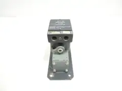 DEVAR 18-152-2-M31 RESISTANCE TO AIR CONVERTER 3-27PSI 117V-AC